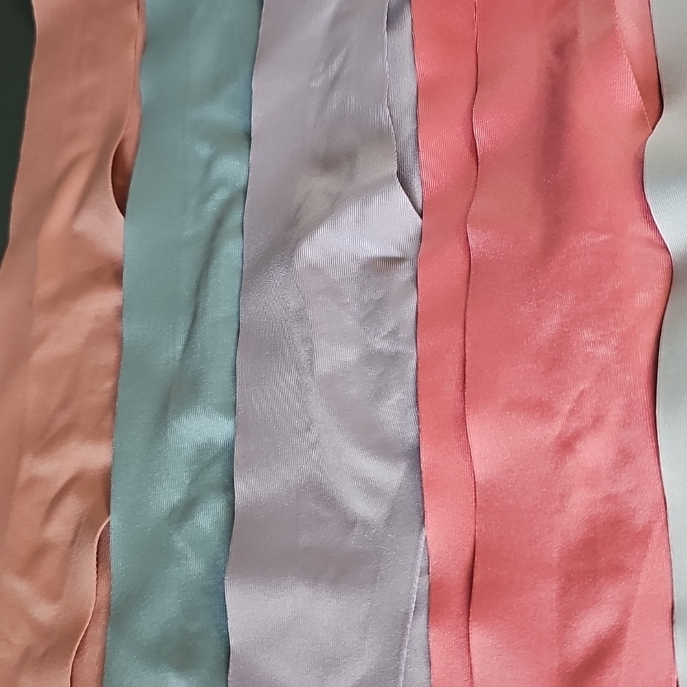 9 Pair of NWOT ladies Thong Underware. Size 9‎ Multipal Colors.